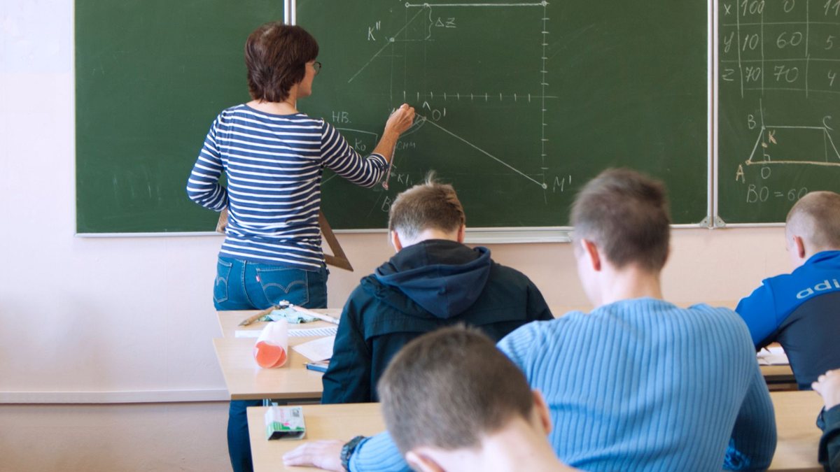 Quase nenhum estudante brasileiro obteve alto desempenho nos testes de Matemática - Envato