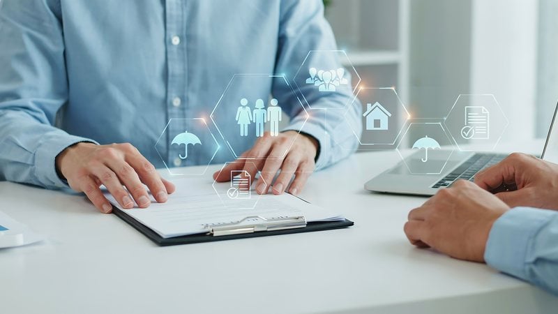 Público ainda aponta falta de clareza sobre regras e custo do seguro quando se vê diante de uma apólice - Adobe Stock