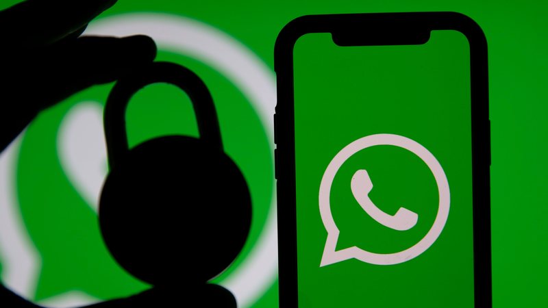 A senha é pedida ao acessar o WhatsApp em um novo dispositivo - Adobe Stock
