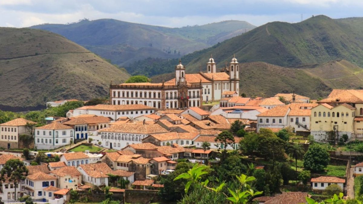 Vista aérea da cidade histórica de Ouro Preto, em Minas Gerais - Divulgação/Skyscanner