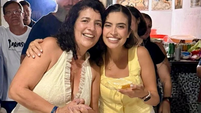 Mãe da deputada federal Tabata Amaral permanece na UTI após queda durante campanha da filha - Facebook / Reprodução