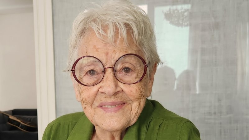 A escritora Adélia Prado, aos 90 anos, concorre na categoria Poesia com "O Jardim das Oliveiras" - Divulgação/Ana Prado