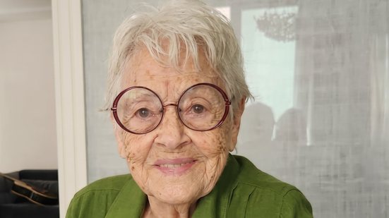 A escritora Adélia Prado, aos 90 anos, concorre na categoria Poesia com "O Jardim das Oliveiras" - Divulgação/Ana Prado