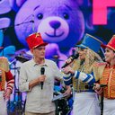 Serginho Groisman recebe as Paquitas da Xuxa, Priscilla, Cátia e Ana Paula, que cantam “Ilariê” - Miguel Salvatore/Globo