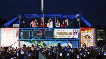 Lula chorou quando falava sobre vários vídeos que foram divulgados nas redes sociais - Valter Campanato/Agência Brasil
