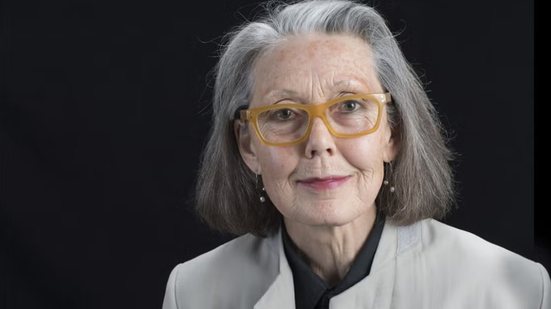 A escritora e professora da Universidade de Toronto Anne Carson foi vencedora do Nobel de literatura em 2026 - Reprodução www.uoft.com/Don Usher