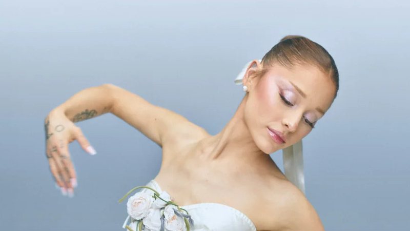 A cantora e atriz Ariana Grande é um retrato do modelo de magreza como beleza - Reprodução/rembeauty.com