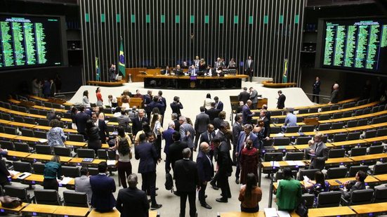 O texto foi aprovado por 461 votos a favor e 4 contra; proposta segue ao Senado - Vinicius Loures/Câmara dos Deputados