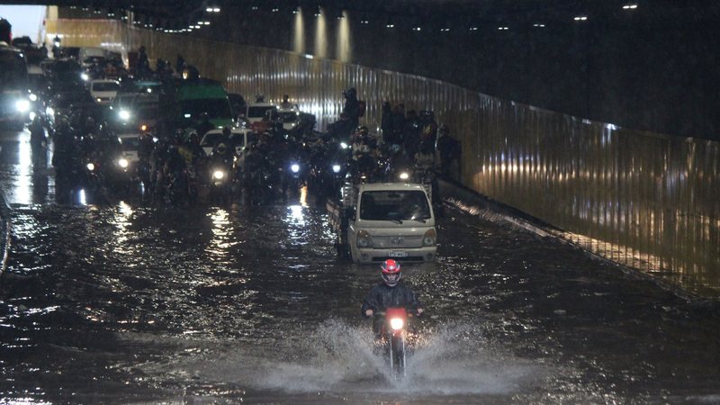 Chuva na cidade de São Paulo nesta quarta, 14, causou alagamento no Túnel do Anhangabaú - Willian Moreira/Ato Press/Estadão Conteúdo