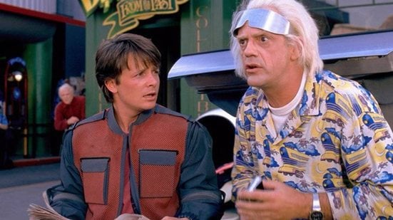 Marty McFly (Michael J. Fox) e Doc Brown (Christopher Lloyd) no primeiro filme da saga - Reprodução/Universal Studios