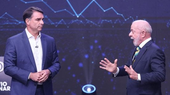 O primeiro debate foi marcado por acusações e discussões sobre corrupção, saúde e economia - Marina Uezima/Agência O Dia/Estadão Conteúdo
