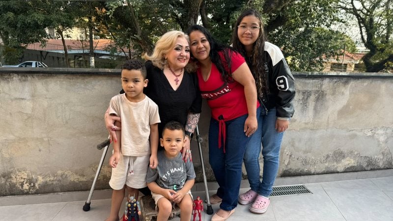 Mães buscam apoio com Regina Espósito, fundadora da Associação Beneficente Amigos de Cristal - Arquivo Pessoal /Edilene Ribeiro