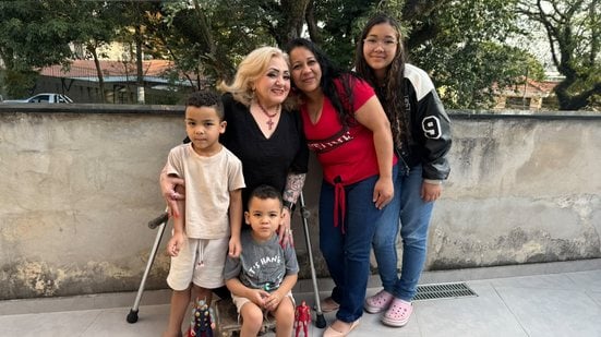 Mães buscam apoio com Regina Espósito, fundadora da Associação Beneficente Amigos de Cristal - Arquivo Pessoal /Edilene Ribeiro
