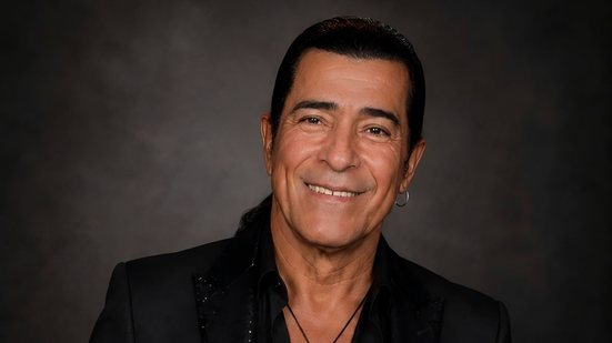 O cantor Elymar Santos interpreta seus clássicos em nova turnê, como "Escancarando de Vez" - Divulgação