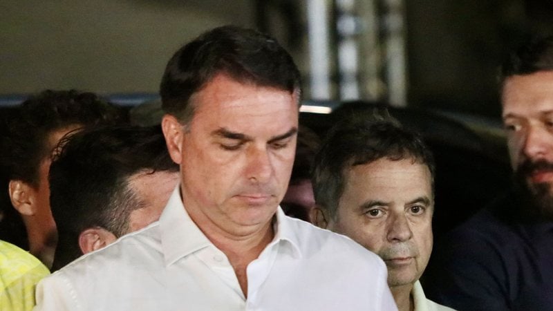Após derrota, Flávio Bolsonaro disse que não vai reconhecer resultado das eleições - Frederico Brasil/THENEWS2/Estadão Conteúdo