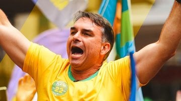 Flávio Bolsonaro percorre a orla de Salvador neste sábado, 17, entre apoiadores e críticos - Reprodução/Instagram @flaviobolsonaro