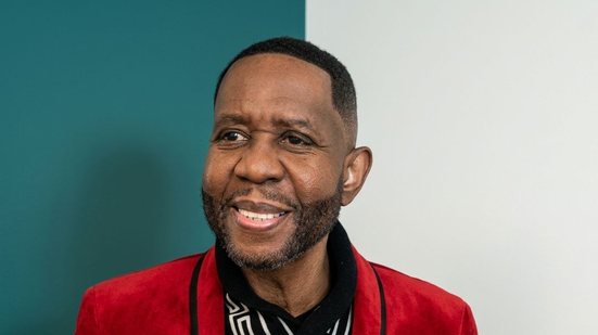Freddie Jackson, ícone do soul, deixou hits românticos que marcaram gerações - Reprodução/Youtube @Freddie Jackson