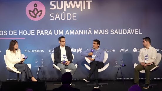 Chiavegatto (esq.), Meirelles e Brandão (dir.) acreditam que IA ajudará na redução da burocracia - Reprodução/Youtube/@estadao