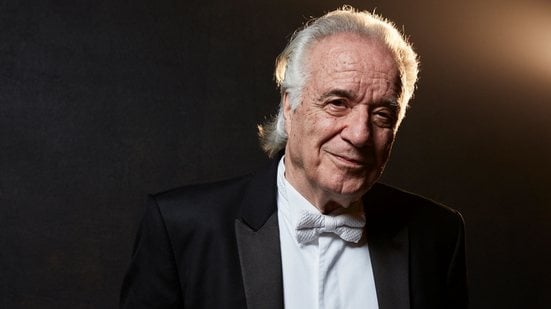 João Carlos Martins tem uma longa trajetória marcada por glórias, mas também inúmeras batalhas - Divulgação/Ale Catan
