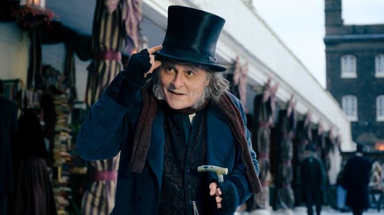 Johnny Depp caracterizado como o avarento Ebenezer, no filme “Ebenezer e os Fantasmas do Natal” - Divulgação/Paramount Pictures