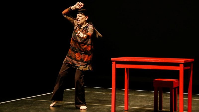Denise Namura, da cie. à fleur de peau, apresenta “Kadô”, que une dança, vídeos e composições musicais - Divulgação/Silvia Machado