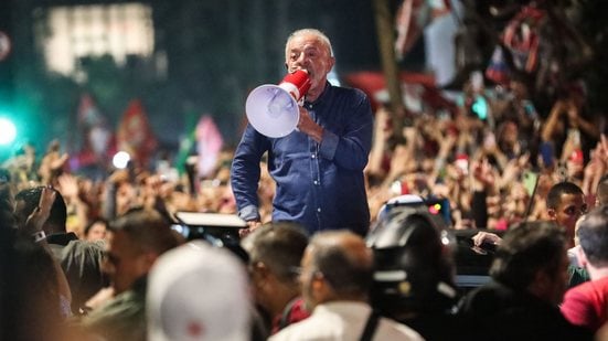Das 27 capitais, Flávio venceu em 14, enquanto Lula venceu em 13 - Marina Uezima/Agência O Dia/Estadão Conteúdo