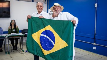 O presidente Luiz Inácio Lula da Silva (PT), acompanhado do vice Geraldo Alckmin, votou em escola de São Bernardo do Campo - Matheus P Machado/Estadão Conteúdo