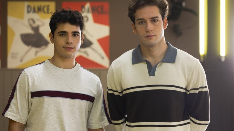 Felipe (Pietro Antonelli) e Mau Mau (João Victor Gonçalves) em Quem Ama Cuida - Globo
