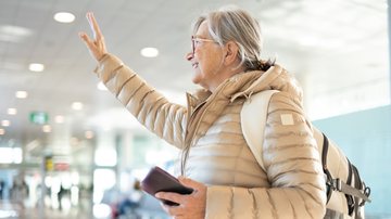 A mentalidade de viajante aprendiz busca entender o contexto cultural e histórico dos lugares, promovendo aprendizado contínuo - Envato