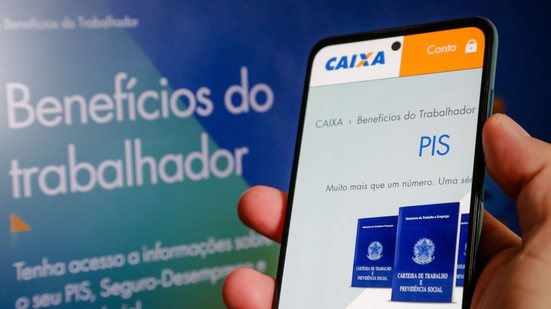 Registro é usado pela Previdência Social, FGTS e programas sociais - Adobe Stock