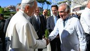Pontífice foi recebido pelos médicos na entrada do Hospital Gemelli, em Roma - Vatican News