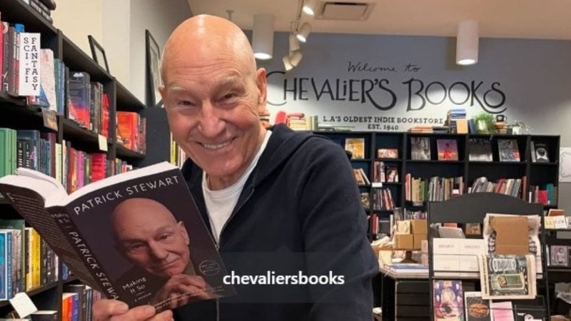 Em 2023, Stewart se tornou autor best-seller após o lançamento de sua autobiografia, 'Making It So' - Reprodução/Instragran/@sirpatstew
