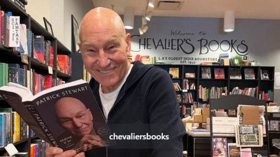 Em 2023, Stewart se tornou autor best-seller após o lançamento de sua autobiografia, 'Making It So' - Reprodução/Instragran/@sirpatstew