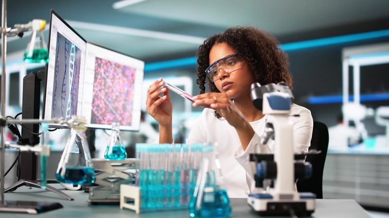 Segundo o estudo, 17 em cada 20 pesquisadores vêm de universidades - Adobe Stock