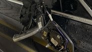 Karnal publicou a foto do espelho retrovisor direito danificado após a tentativa de assalto - Reprodução / Facebook / prof.leandrokarnal/
