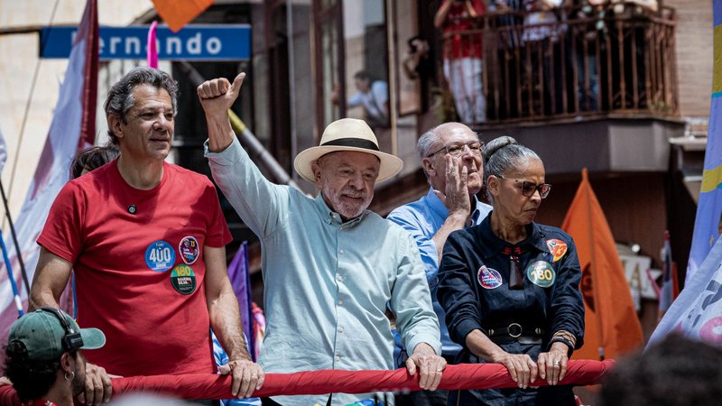 Lula participa de ato acompanhado do vice Geraldo Alckmin, do candidato ao governo de SP, Fernando Haddad, e das candidatas ao Senado Marina Silva e Simone Tebet - Taba Benedicto/Estadão Conteúdo