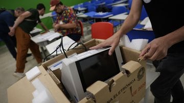 Entrega de urnas teve horários diferentes neste domingo de segundo turno das eleições - Estadão Conteúdo