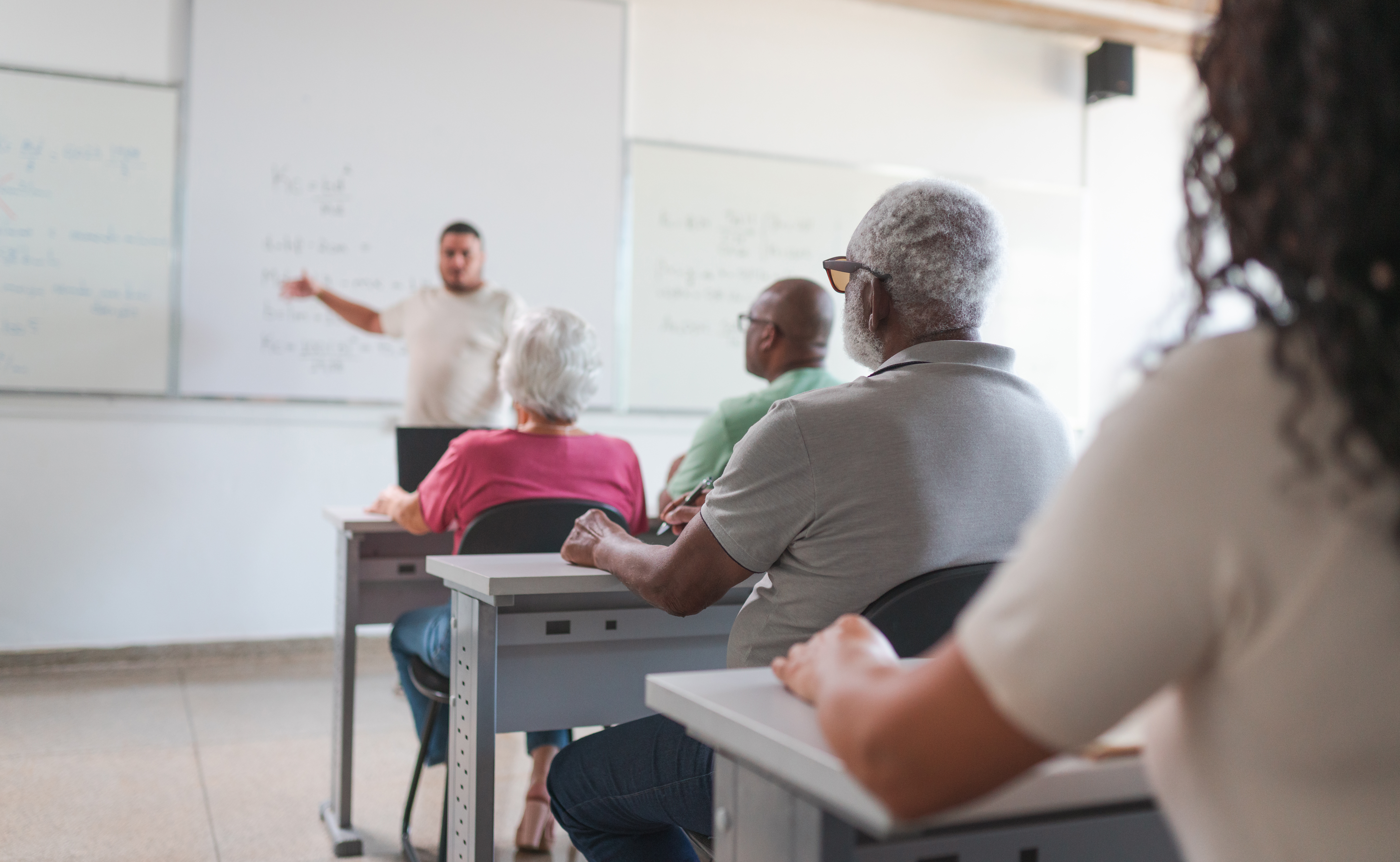 Pessoas em sala de aula