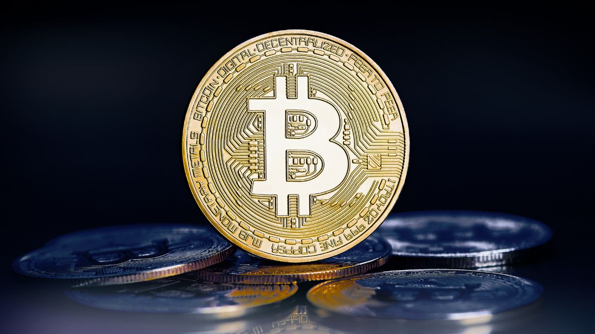 Bitcoin se mantém acima de US$ 100 mil à espera de queda de juros nos EUA