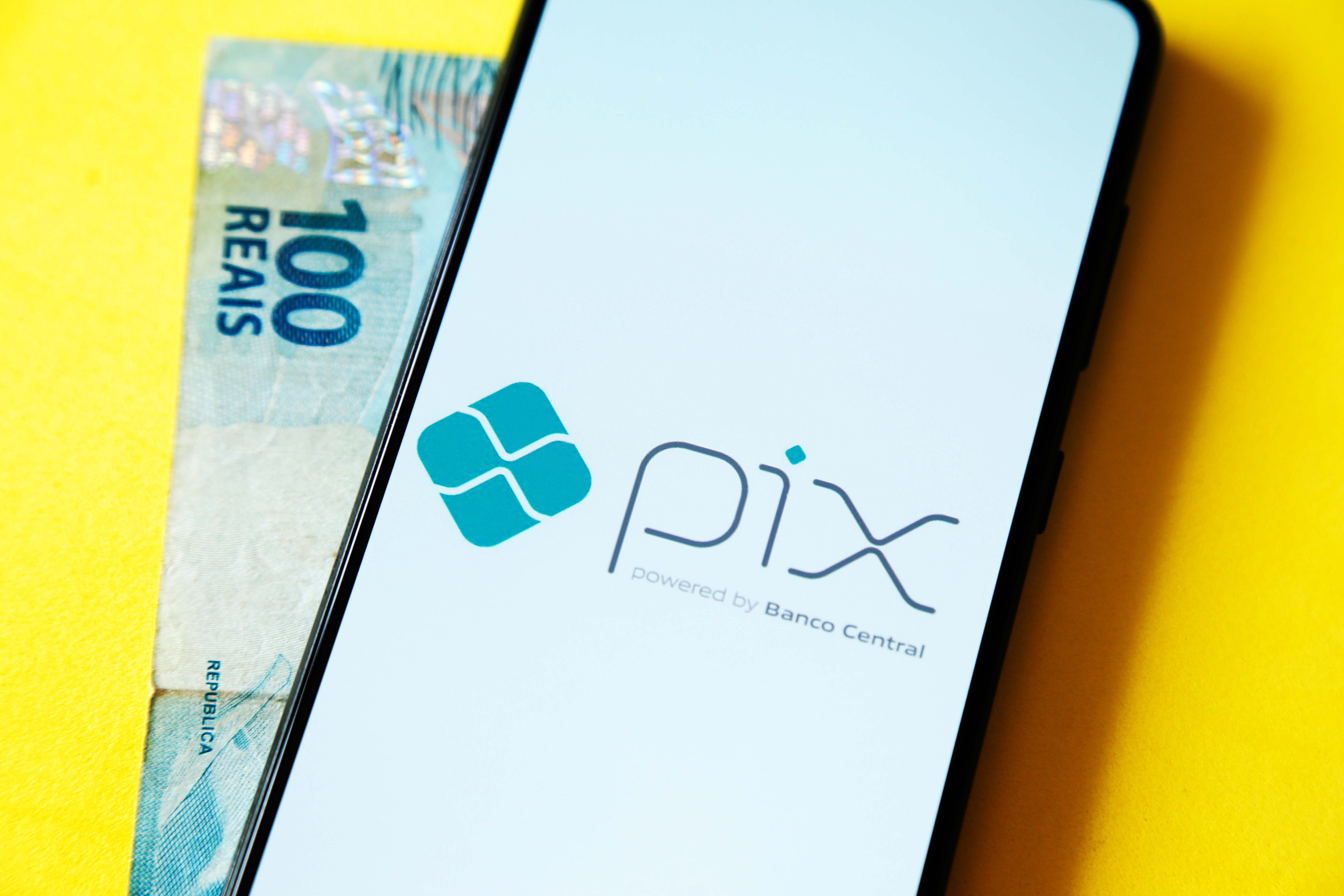 Pix e dinheiro