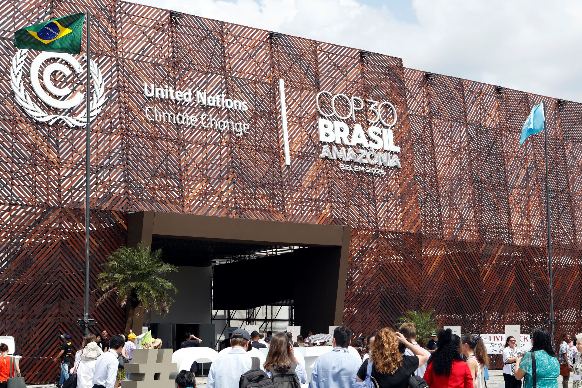 Fachada do pavilhão onde se realiza a COP30
