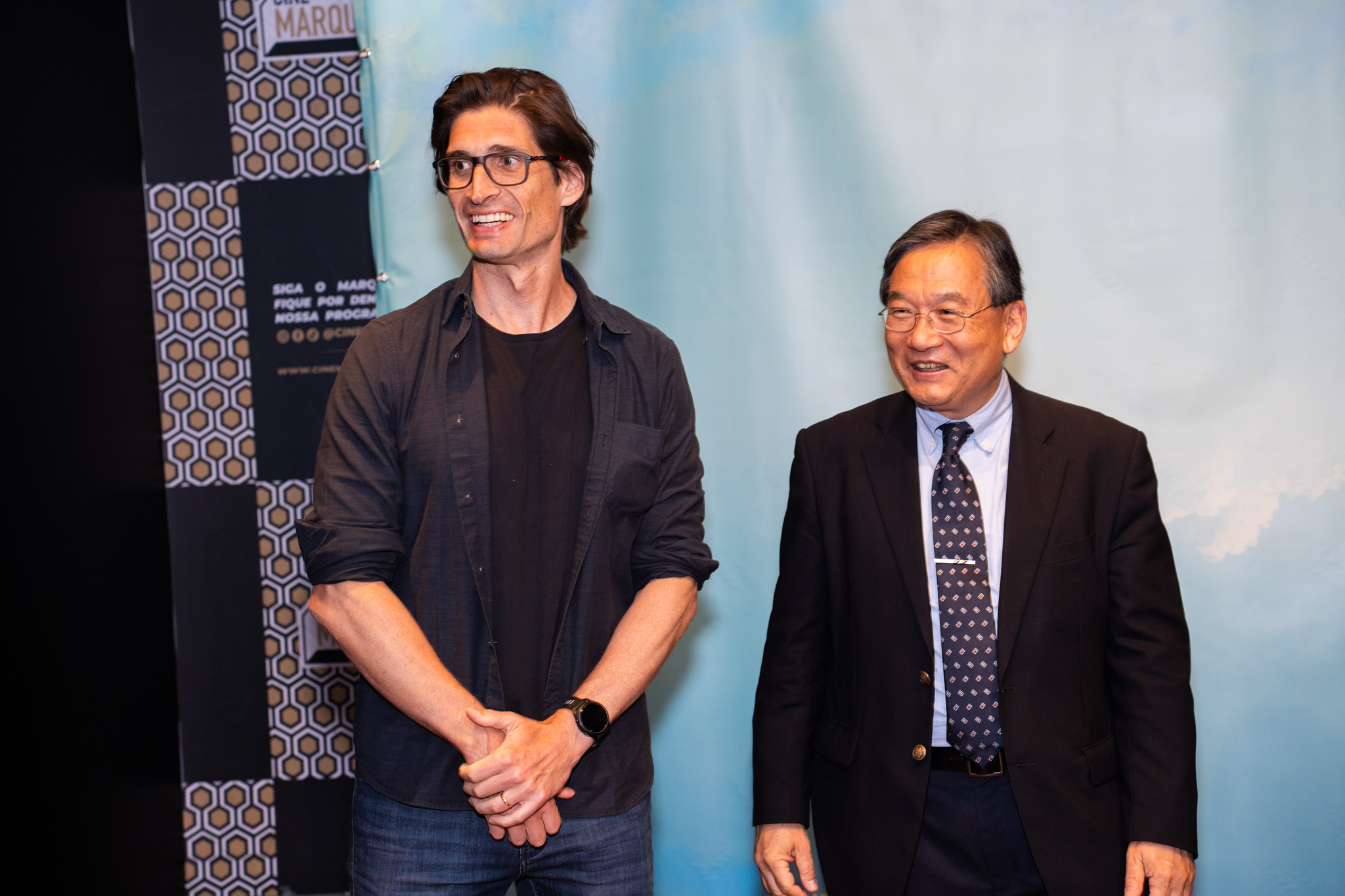 O diretor Gabriel Martinez e o gerontologista Emílio Moriguchi