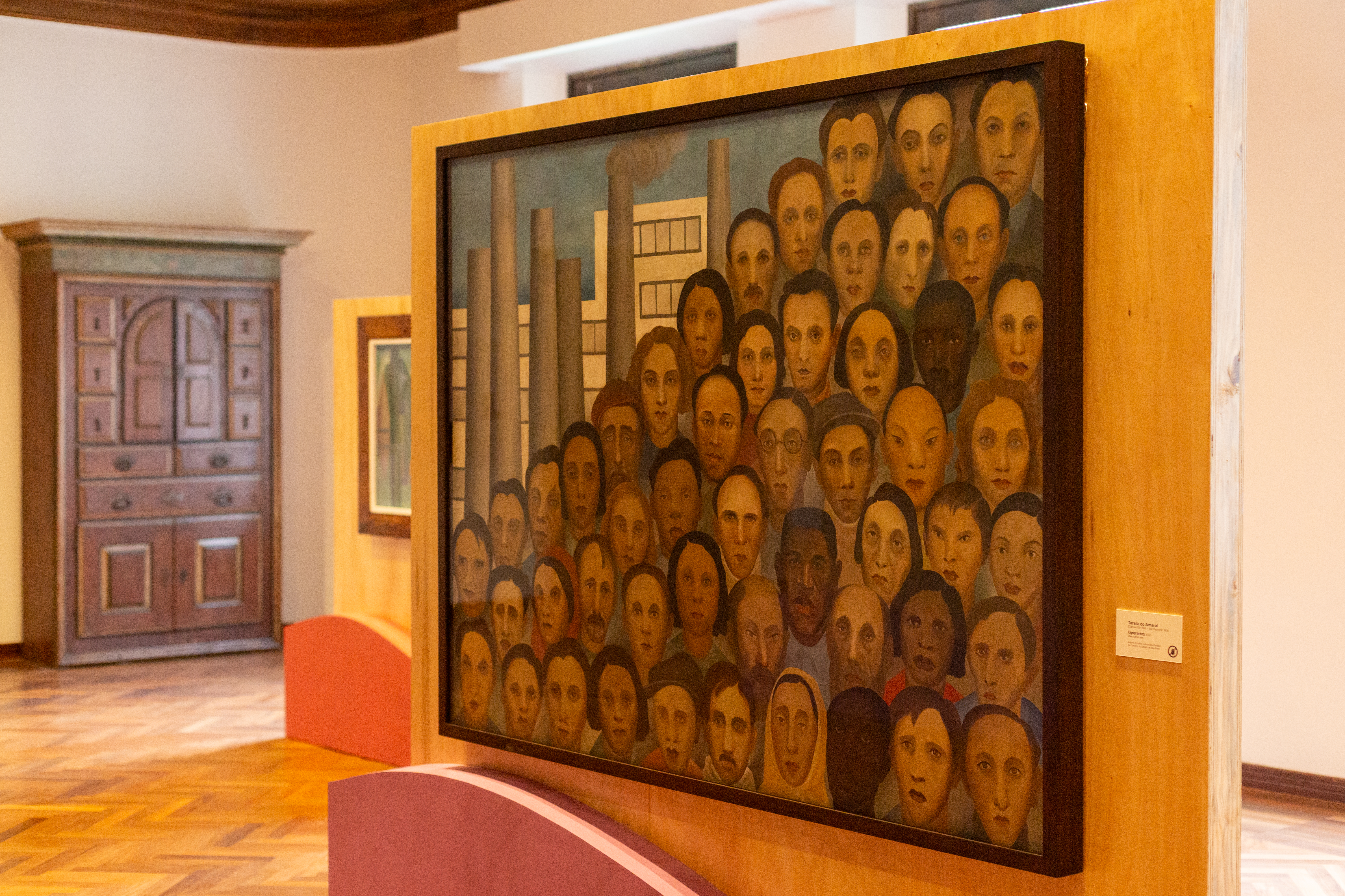 tela Operários em exposição de Tarsila do Amaral
