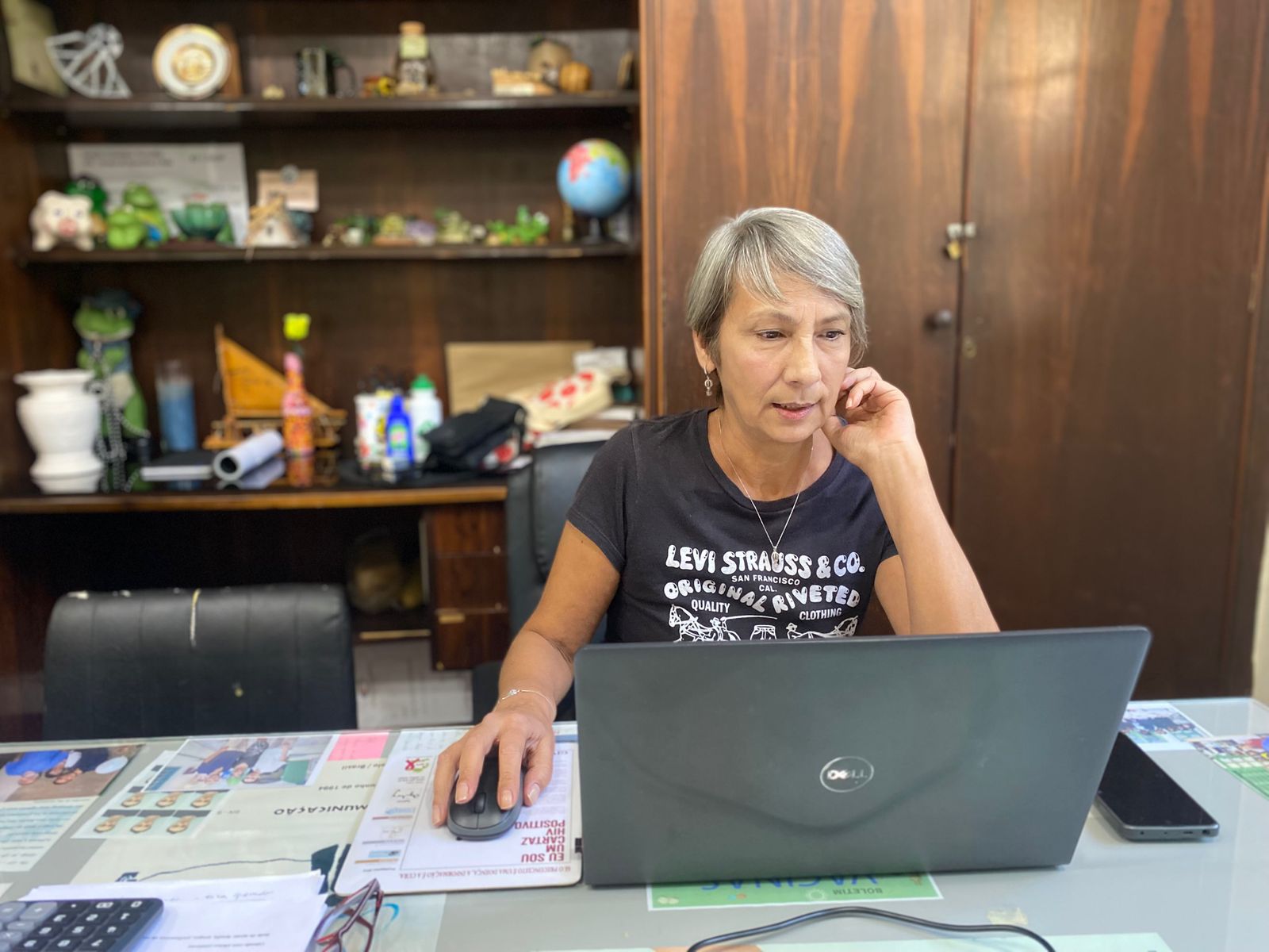 Teresinha trabalha no escritório do GIV