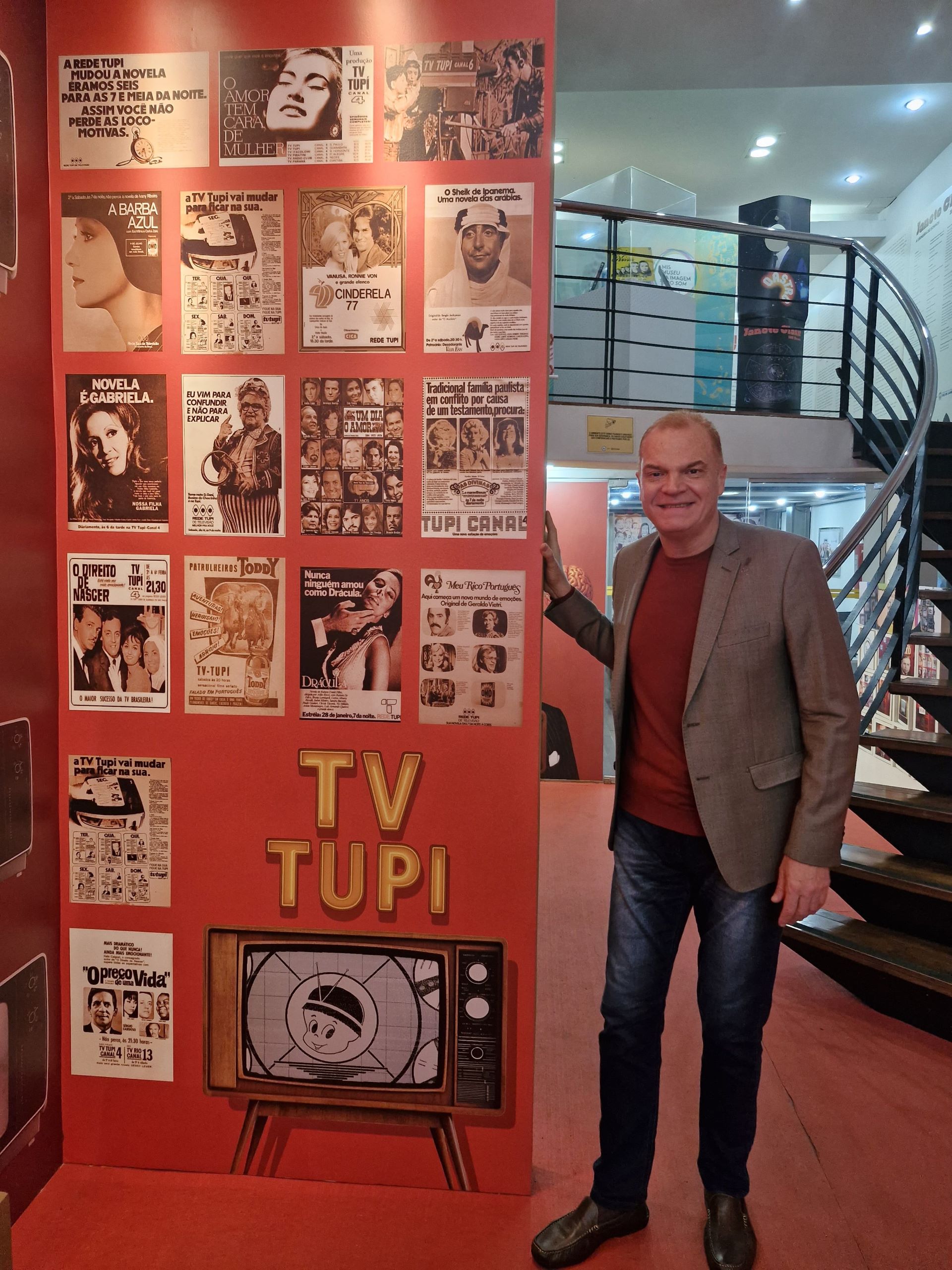 Mauro Alencar pousando para foto