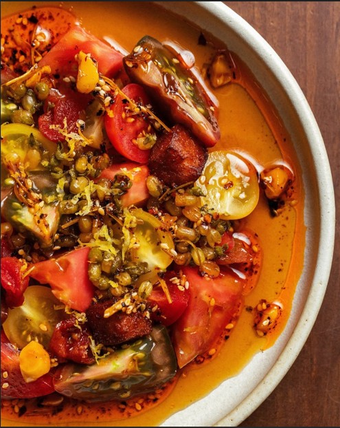 Salada de tomates do restaurante Aiô