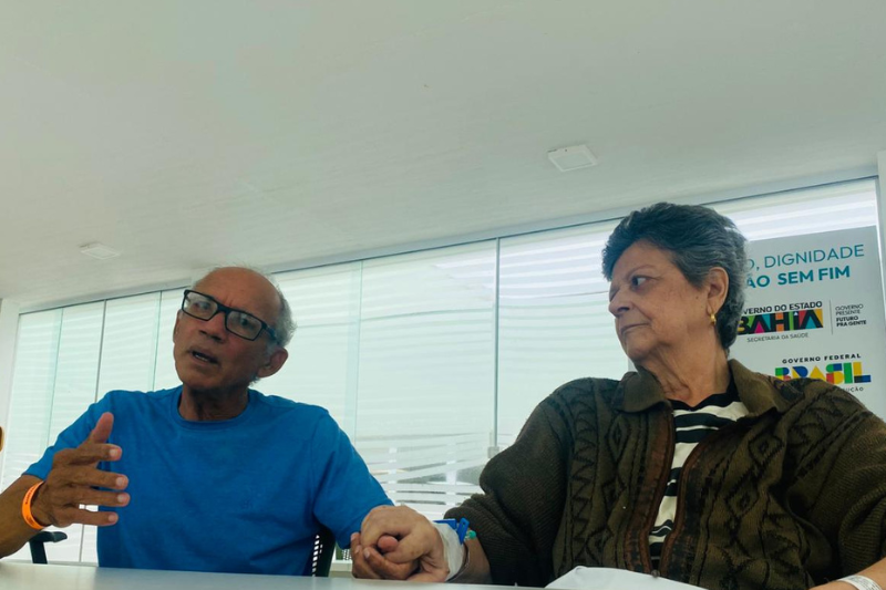 Iaracy em reunião de plano de cuidados paliativos com sua família