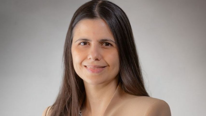 advogada Gabriela Jajah, mulher branca e de cabelos compridos e lisos