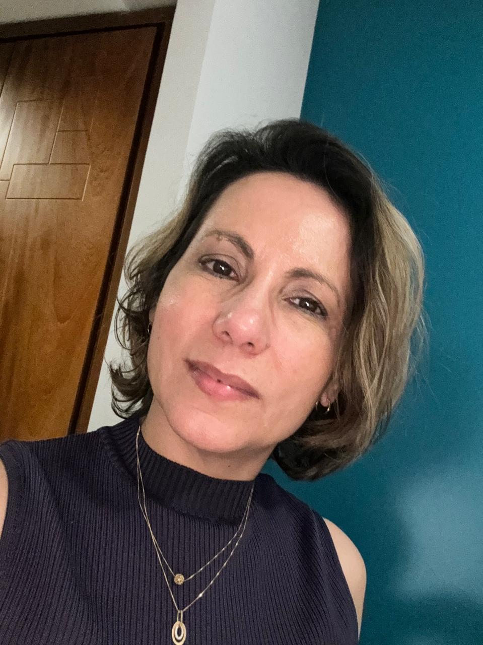 Foto do rosto da professora Silvana Mariano