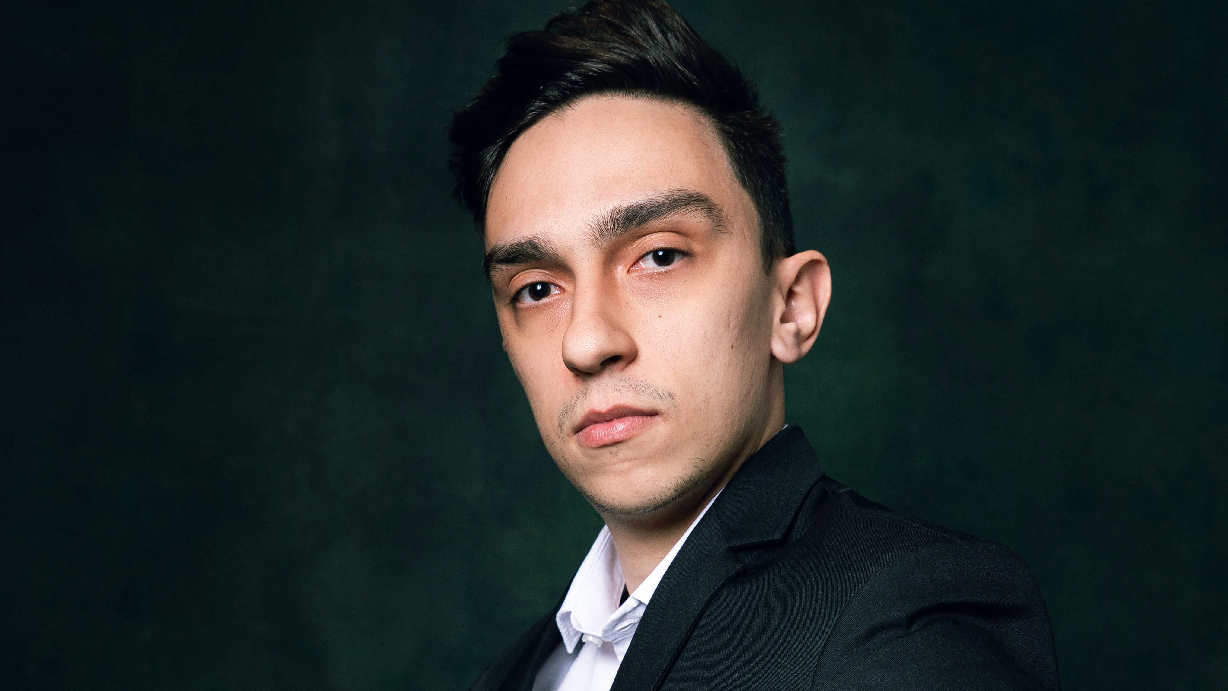 Homem, branco, cabelo escuro, Tiago Paim